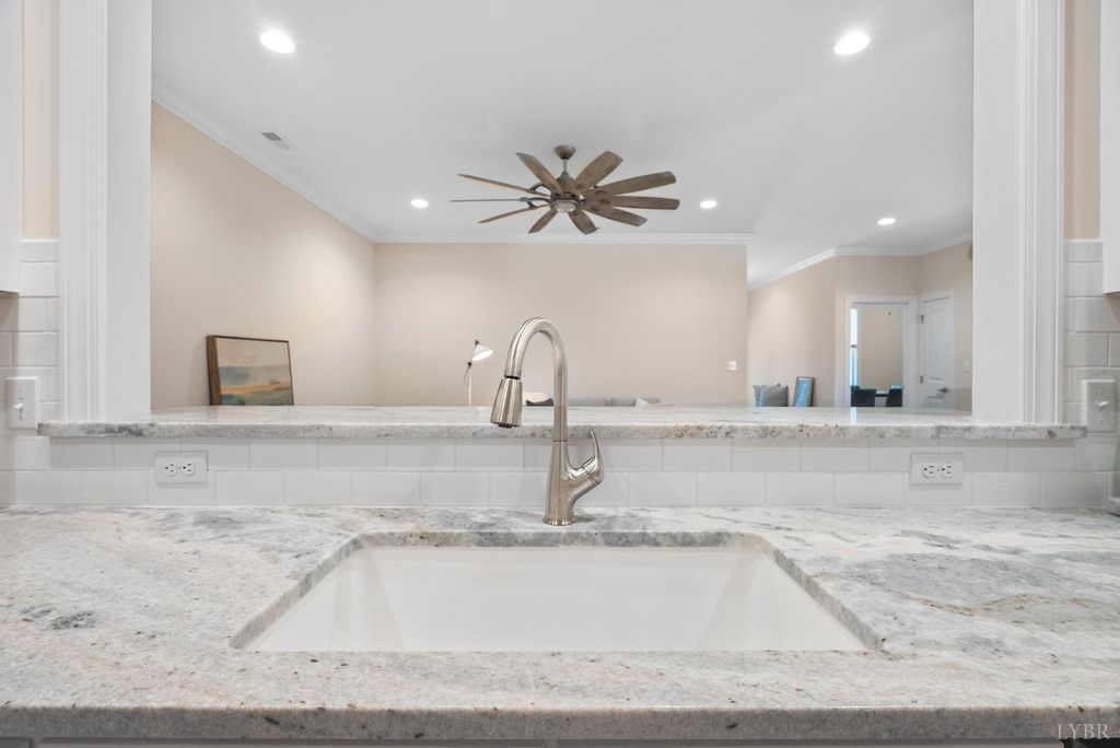 Image 12 of property listing at 176 Villa Oak Circle, Bedford, VA 24523