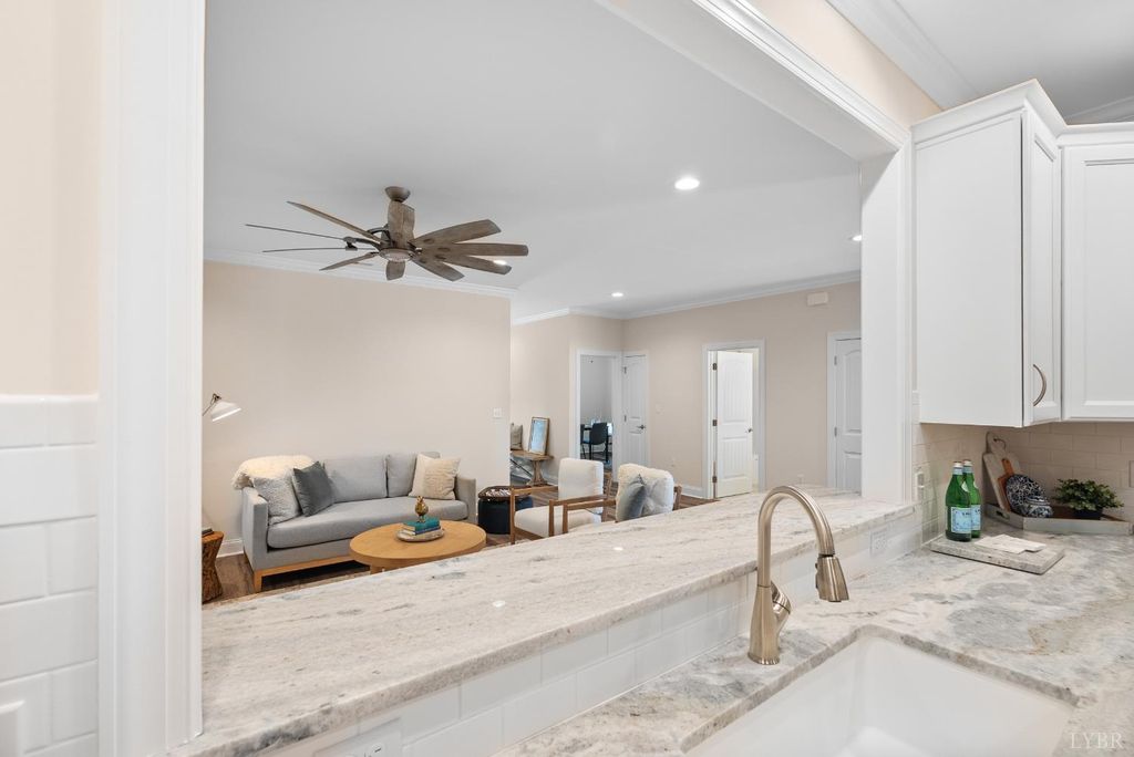 Image 14 of property listing at 176 Villa Oak Circle, Bedford, VA 24523
