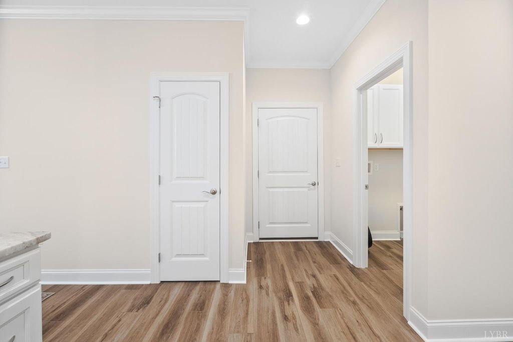 Image 15 of property listing at 176 Villa Oak Circle, Bedford, VA 24523