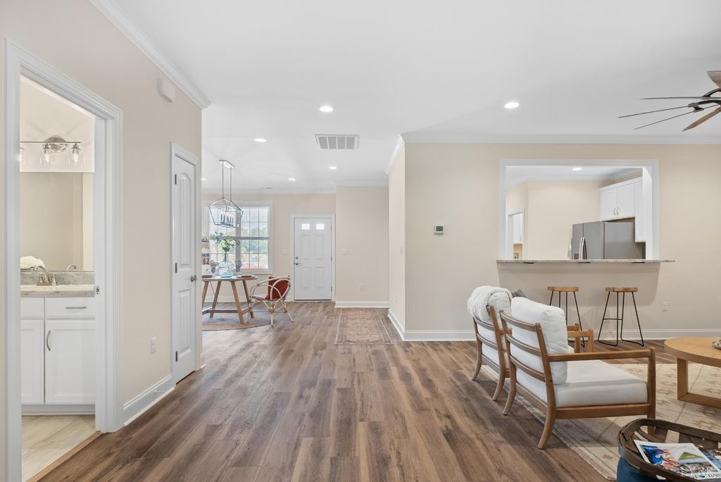 Image 17 of property listing at 176 Villa Oak Circle, Bedford, VA 24523