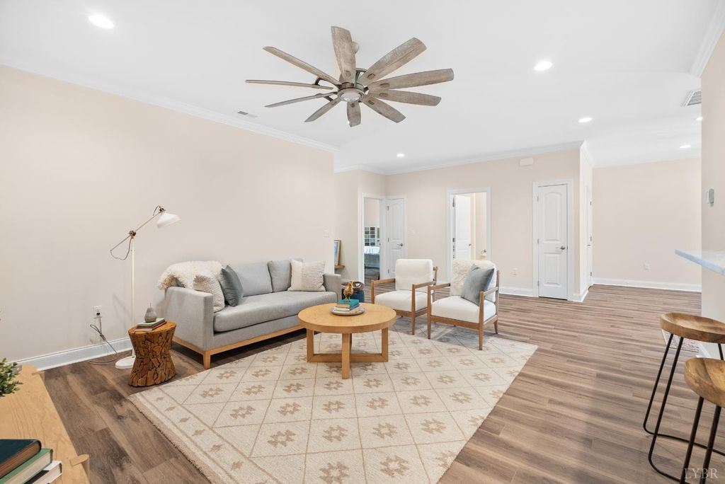 Image 20 of property listing at 176 Villa Oak Circle, Bedford, VA 24523