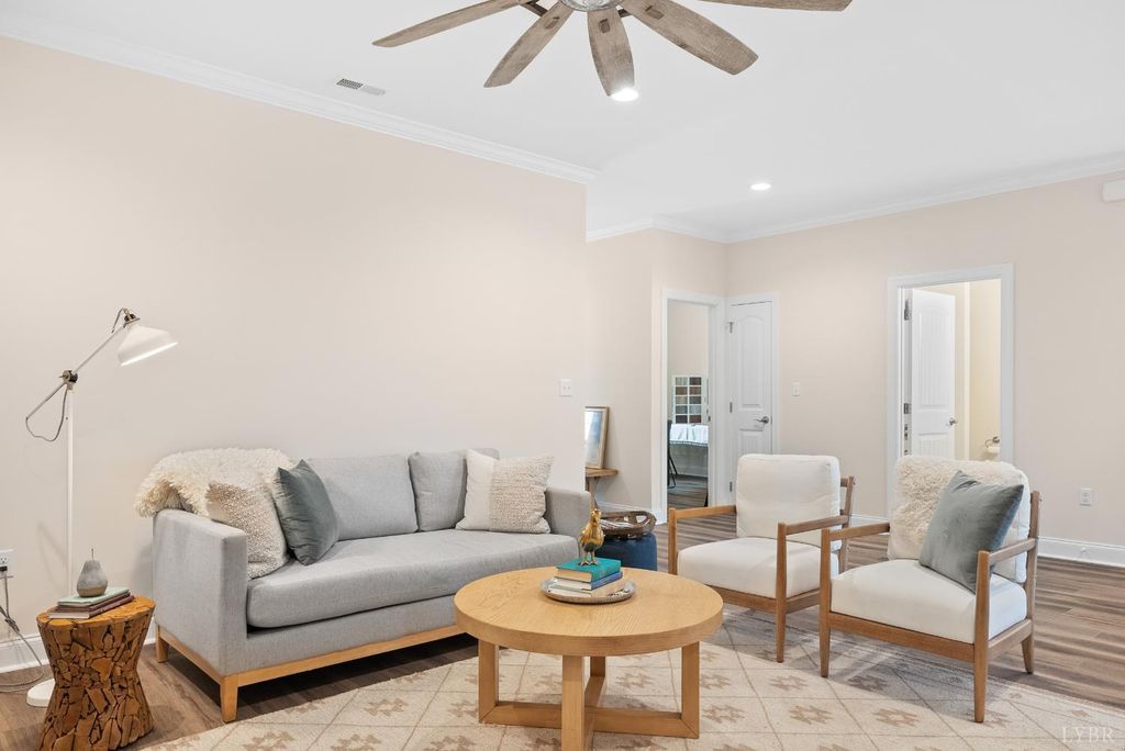 Image 21 of property listing at 176 Villa Oak Circle, Bedford, VA 24523