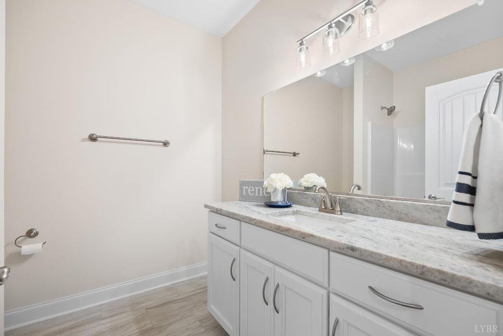 Image 22 of property listing at 176 Villa Oak Circle, Bedford, VA 24523