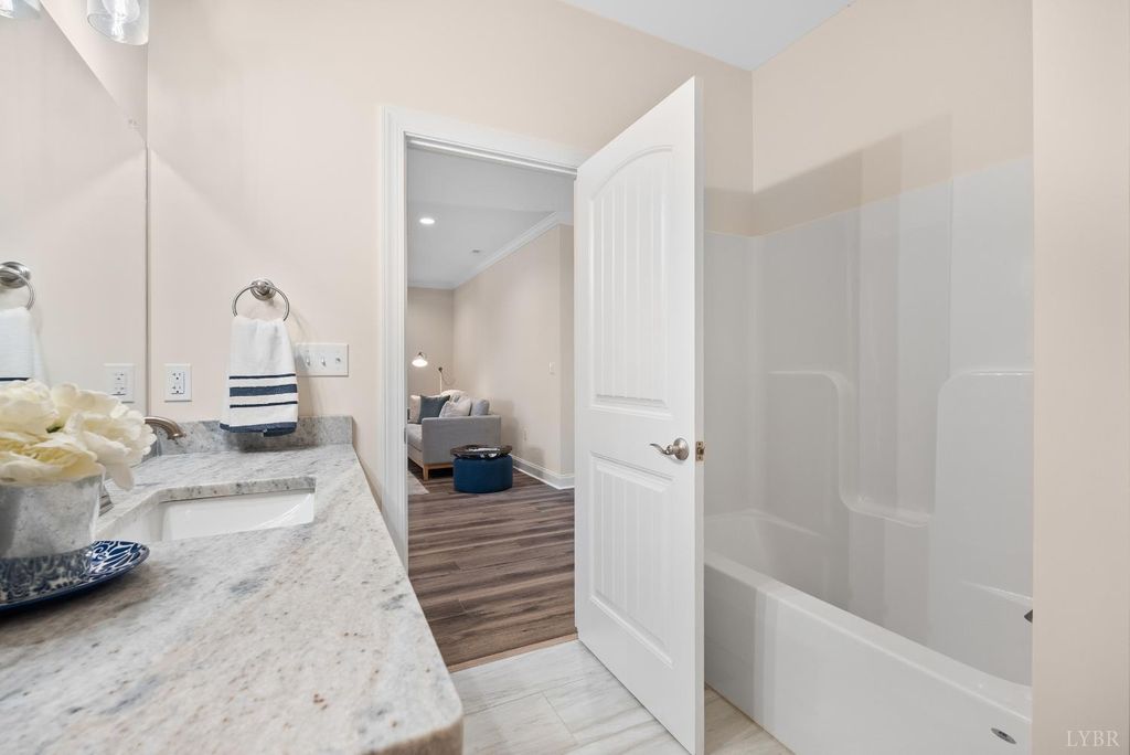 Image 23 of property listing at 176 Villa Oak Circle, Bedford, VA 24523