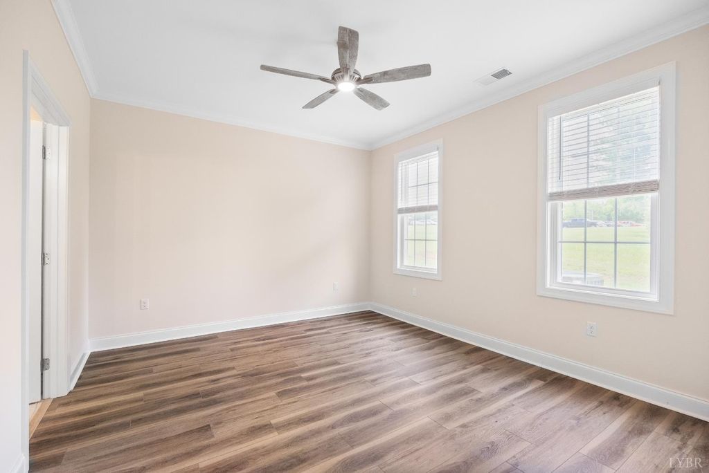 Image 26 of property listing at 176 Villa Oak Circle, Bedford, VA 24523
