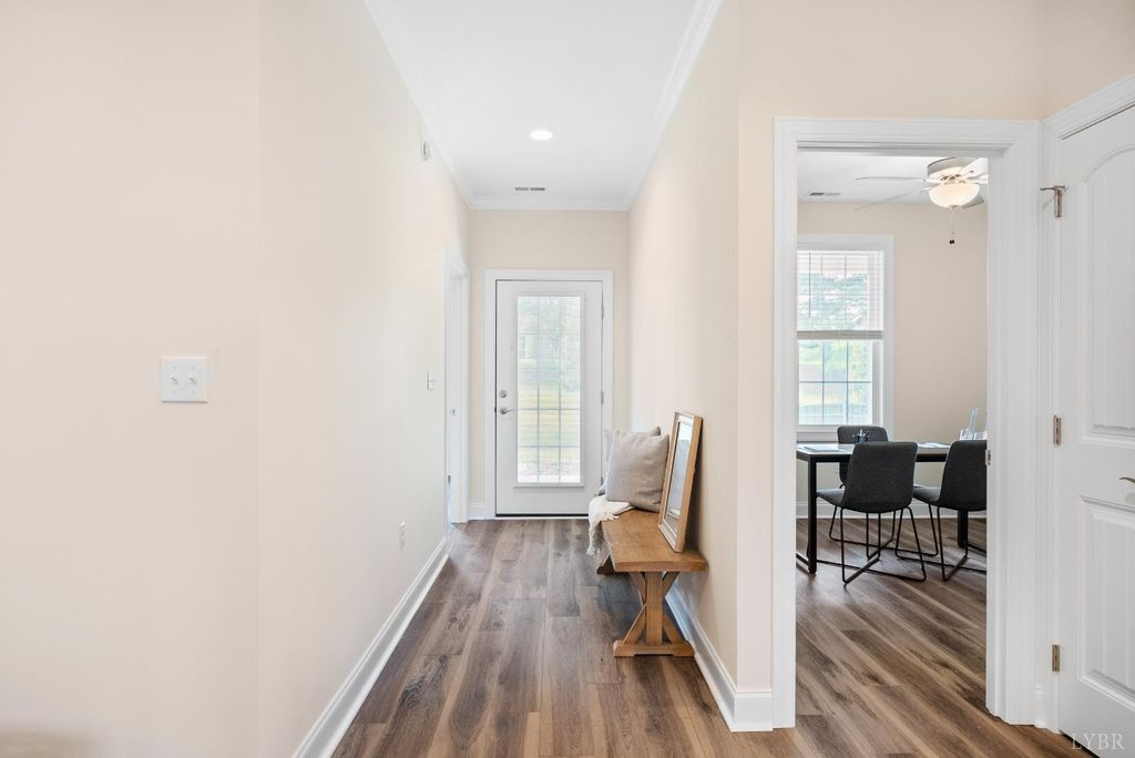 Image 32 of property listing at 176 Villa Oak Circle, Bedford, VA 24523