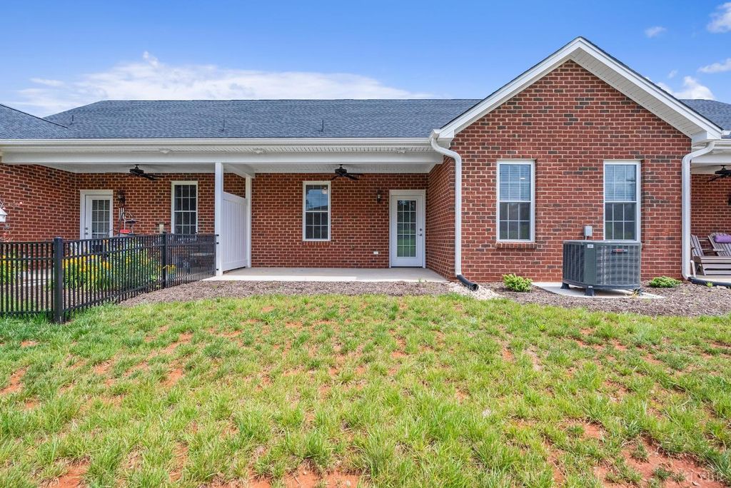 Image 33 of property listing at 176 Villa Oak Circle, Bedford, VA 24523