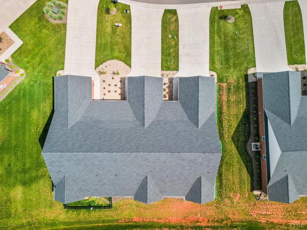 Image 34 of property listing at 176 Villa Oak Circle, Bedford, VA 24523