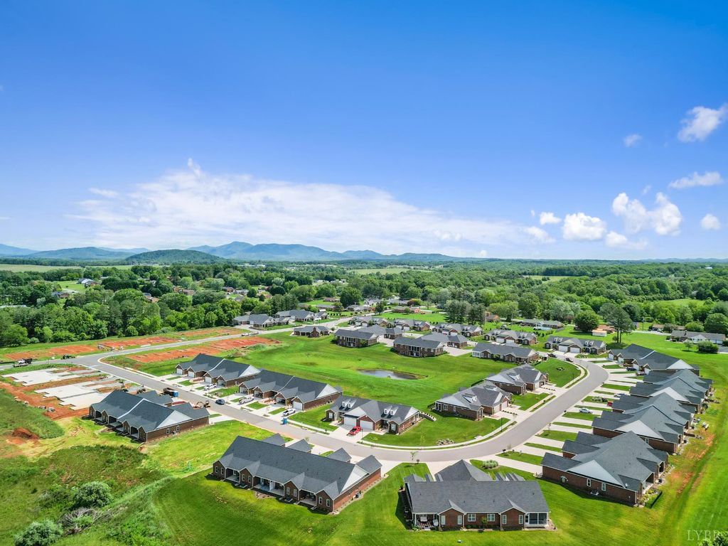 Image 35 of property listing at 176 Villa Oak Circle, Bedford, VA 24523