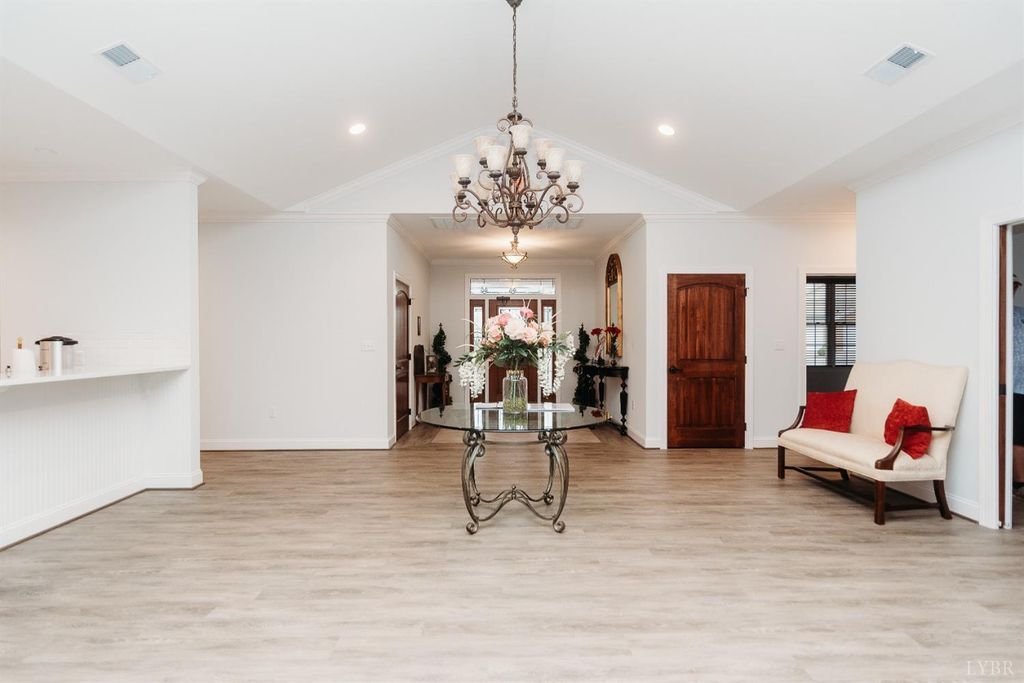 Image 39 of property listing at 176 Villa Oak Circle, Bedford, VA 24523