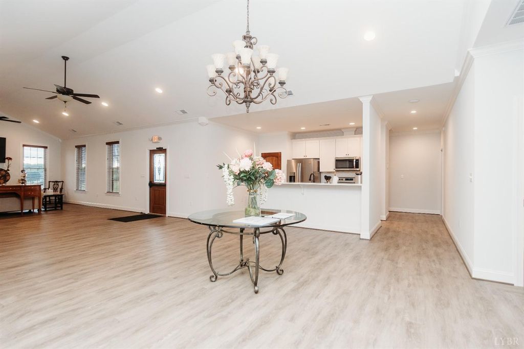 Image 40 of property listing at 176 Villa Oak Circle, Bedford, VA 24523