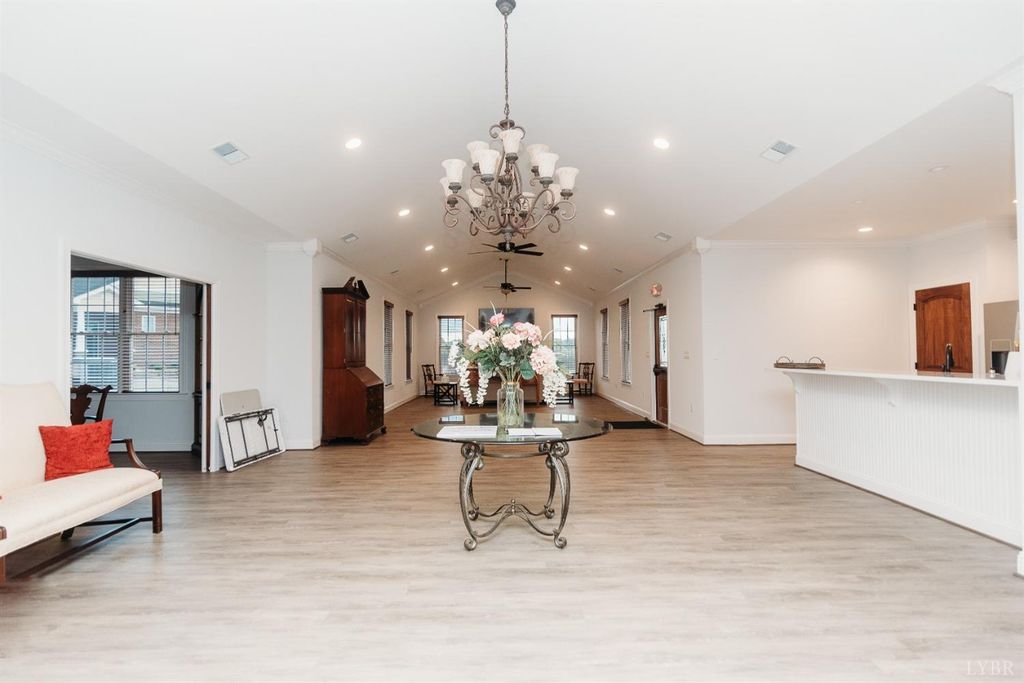 Image 41 of property listing at 176 Villa Oak Circle, Bedford, VA 24523
