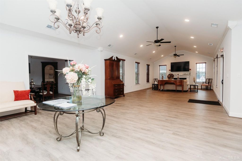 Image 42 of property listing at 176 Villa Oak Circle, Bedford, VA 24523