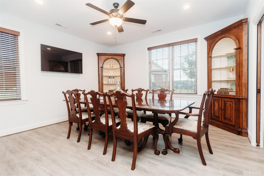 Image 47 of property listing at 176 Villa Oak Circle, Bedford, VA 24523