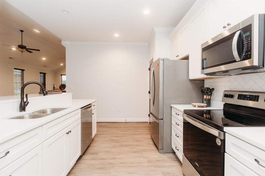 Image 49 of property listing at 176 Villa Oak Circle, Bedford, VA 24523