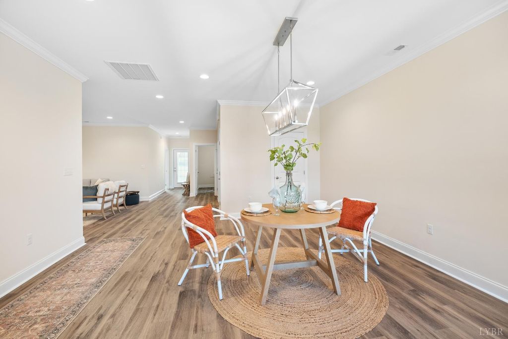 Image 5 of property listing at 176 Villa Oak Circle, Bedford, VA 24523