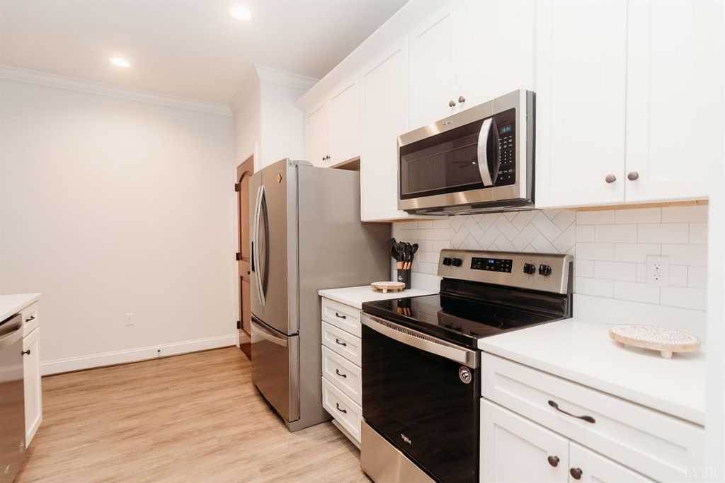 Image 51 of property listing at 176 Villa Oak Circle, Bedford, VA 24523