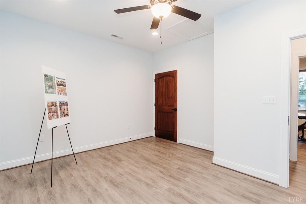Image 52 of property listing at 176 Villa Oak Circle, Bedford, VA 24523