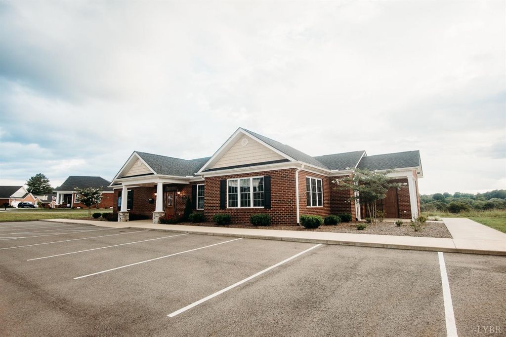 Image 55 of property listing at 176 Villa Oak Circle, Bedford, VA 24523