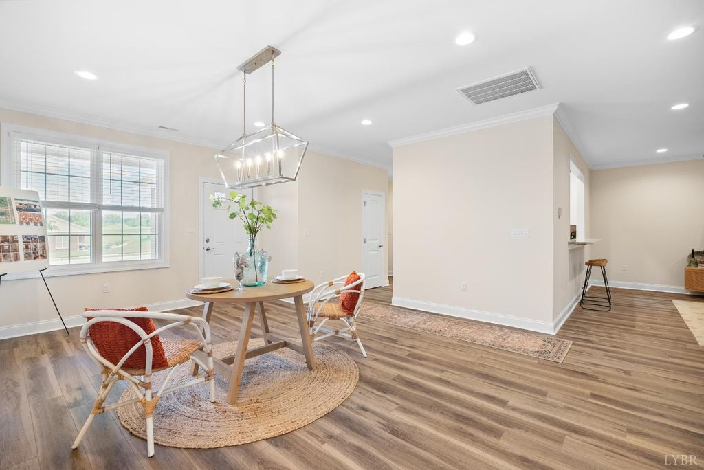 Image 6 of property listing at 176 Villa Oak Circle, Bedford, VA 24523