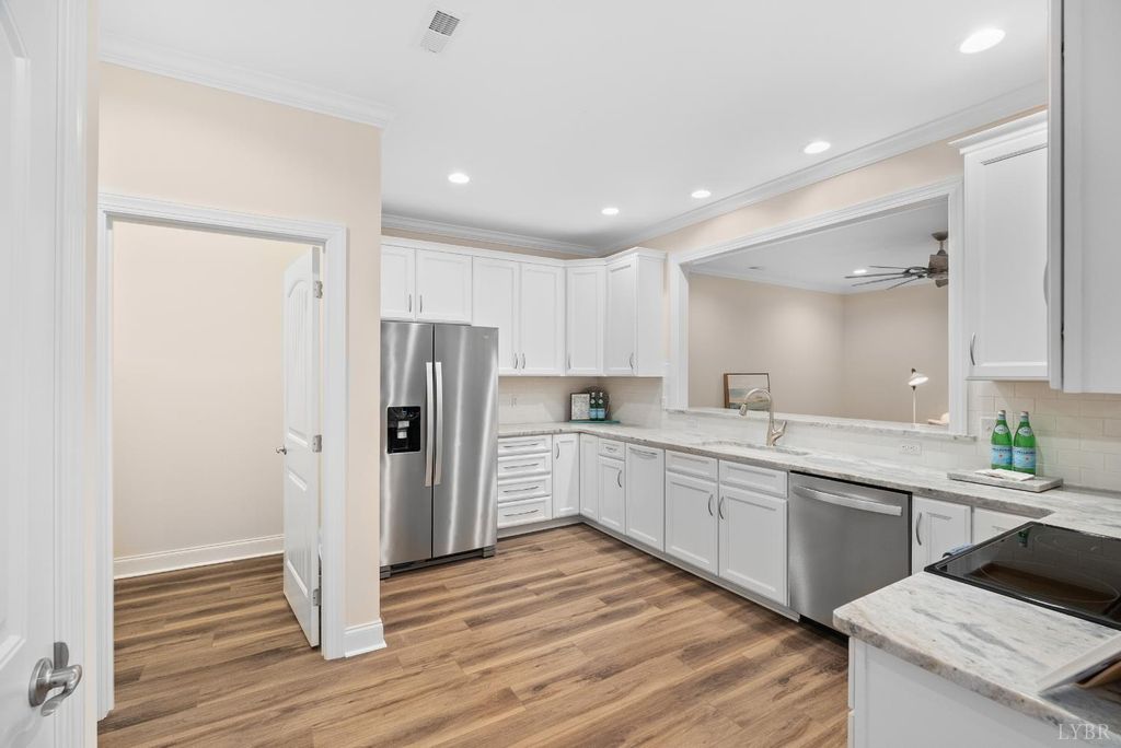 Image 8 of property listing at 176 Villa Oak Circle, Bedford, VA 24523