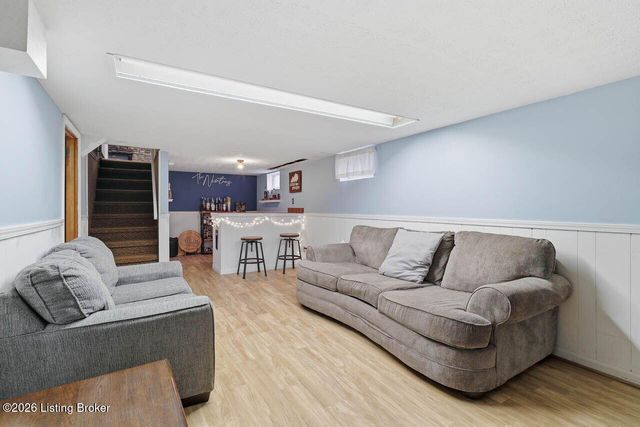 10216 Barkley Dr, Louisville, KY 40299