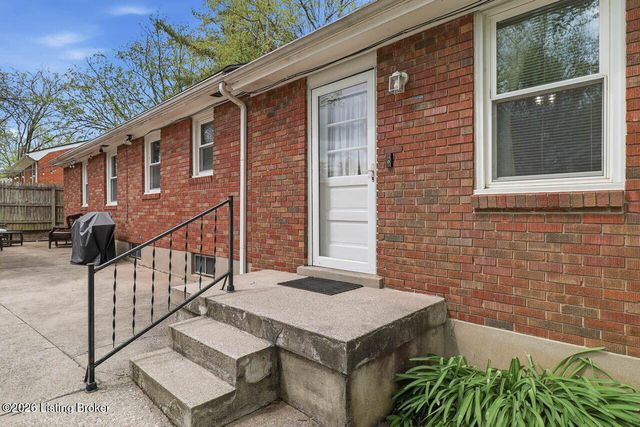 10216 Barkley Dr, Louisville, KY 40299