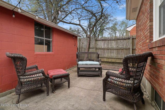10216 Barkley Dr, Louisville, KY 40299
