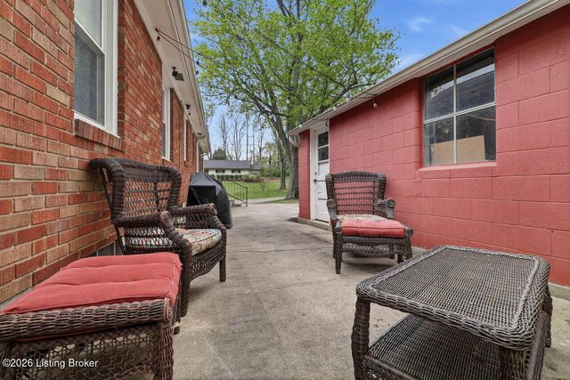 10216 Barkley Dr, Louisville, KY 40299
