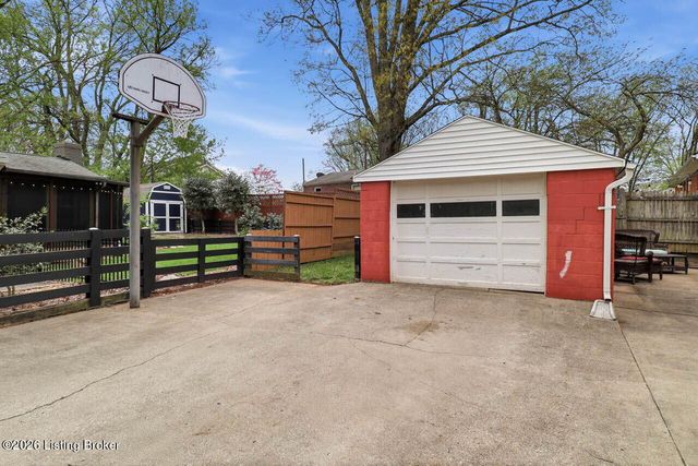 10216 Barkley Dr, Louisville, KY 40299
