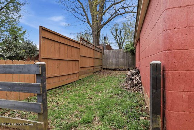 10216 Barkley Dr, Louisville, KY 40299