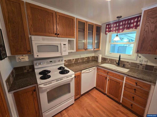 1289 Astor Wy, Woodburn, OR 97071