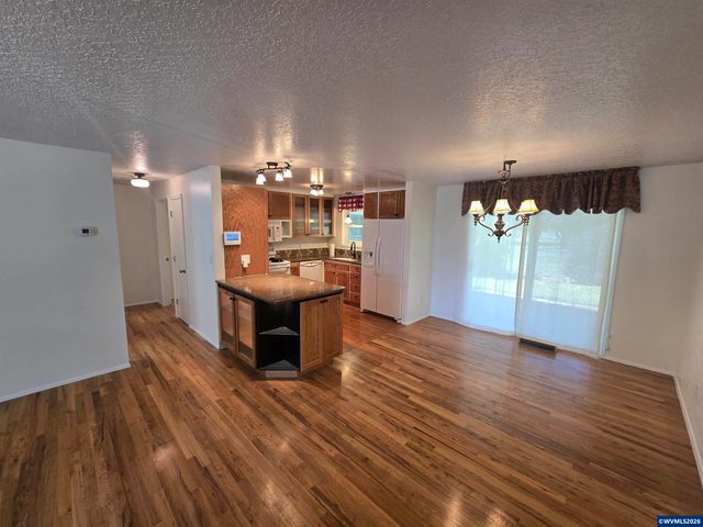 1289 Astor Wy, Woodburn, OR 97071