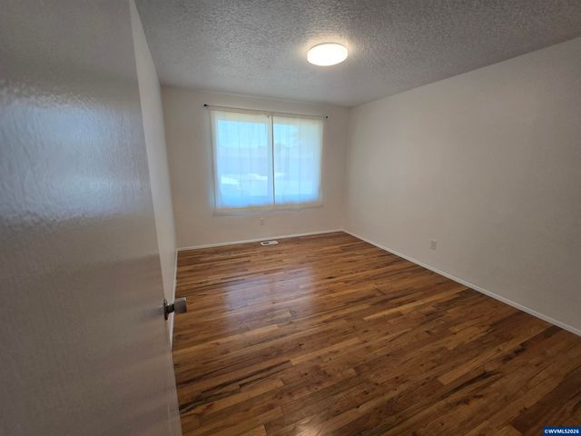 1289 Astor Wy, Woodburn, OR 97071