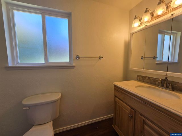 1289 Astor Wy, Woodburn, OR 97071