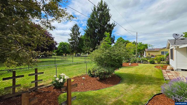 1289 Astor Wy, Woodburn, OR 97071