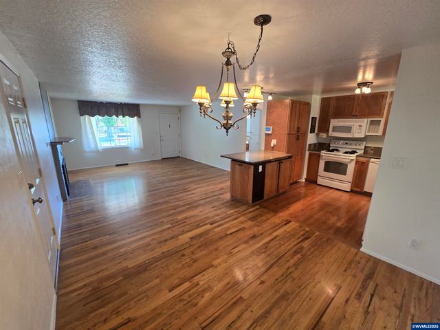 1289 Astor Wy, Woodburn, OR 97071