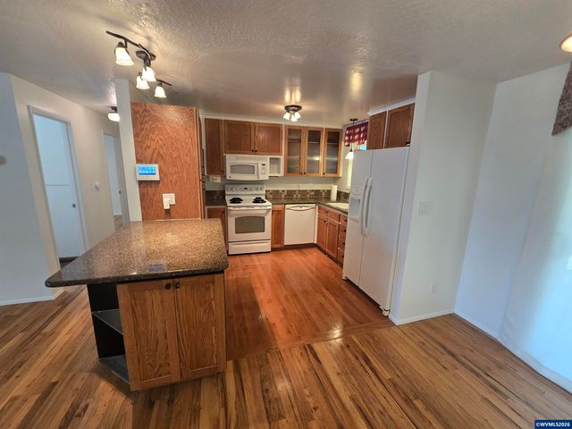 1289 Astor Wy, Woodburn, OR 97071