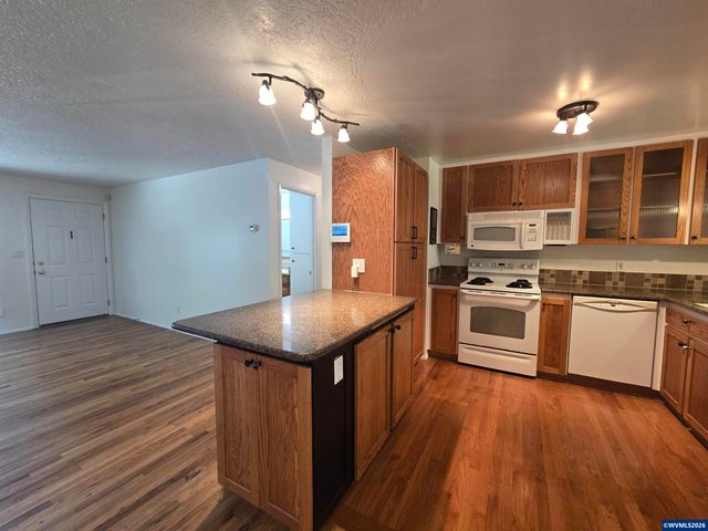 1289 Astor Wy, Woodburn, OR 97071