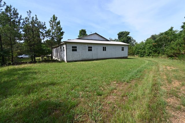 7170 Rockhouse Rd, Linden, TN 37096