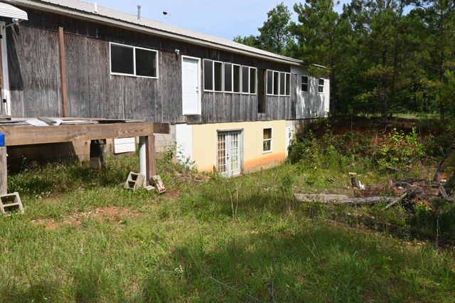 7170 Rockhouse Rd, Linden, TN 37096