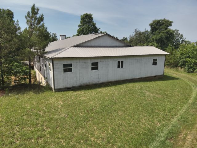 7170 Rockhouse Rd, Linden, TN 37096