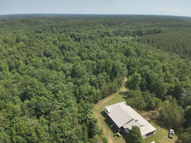 7170 Rockhouse Rd, Linden, TN 37096