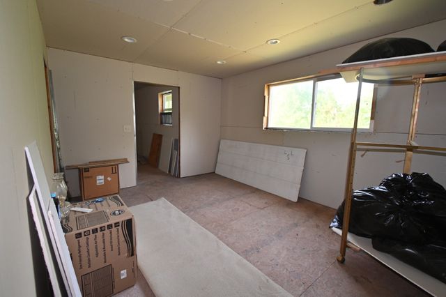 7170 Rockhouse Rd, Linden, TN 37096