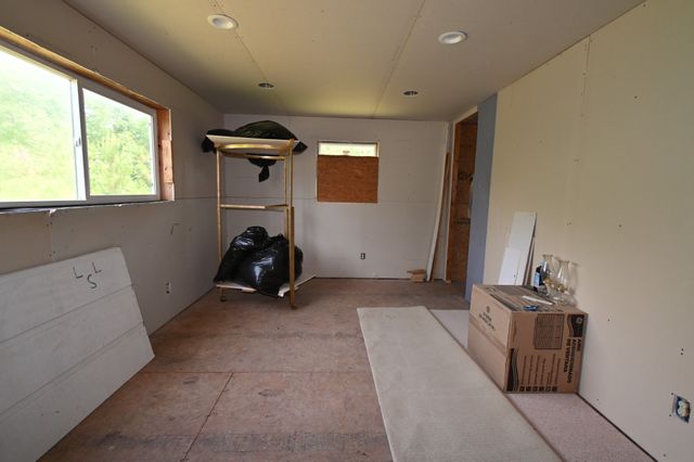 7170 Rockhouse Rd, Linden, TN 37096