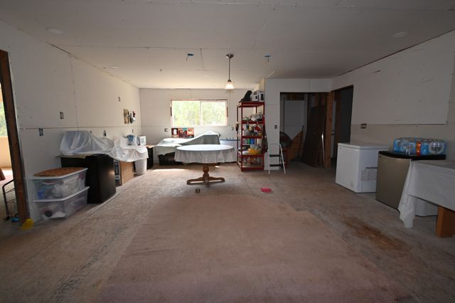 7170 Rockhouse Rd, Linden, TN 37096
