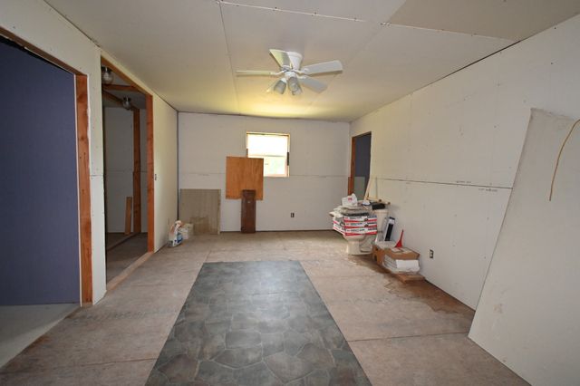 7170 Rockhouse Rd, Linden, TN 37096