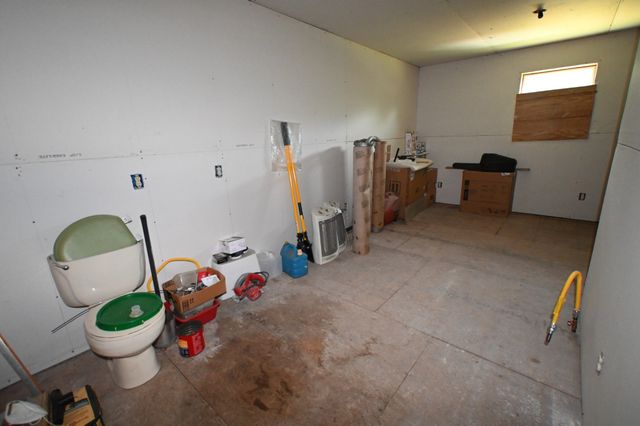7170 Rockhouse Rd, Linden, TN 37096