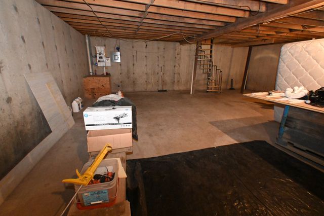 7170 Rockhouse Rd, Linden, TN 37096