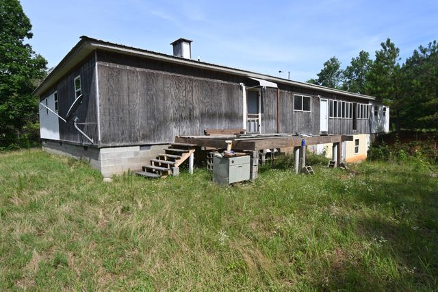 7170 Rockhouse Rd, Linden, TN 37096